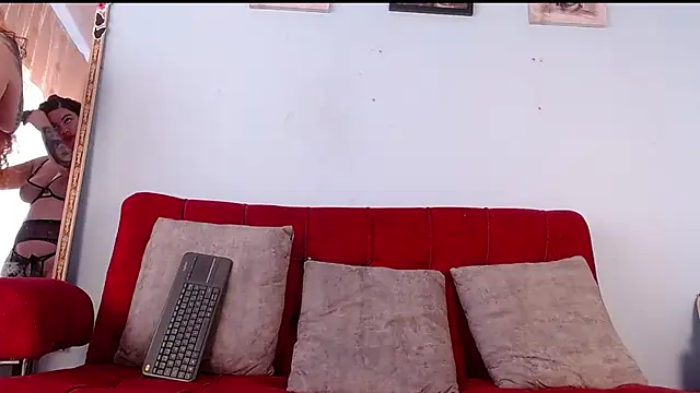 Snapshot of Tamararios chatting on 10/17/25, 05:37 Tamararios online show from 10/17/25, 05:37