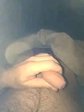 Snapshot of doudoucharlyc4 chatting on 12/13/25, 11:32 doudoucharlyc4 online show from 12/13/25, 11:32