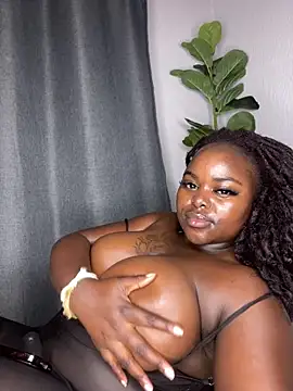 Honeycoco0211 online show from 10/05/25, 04:00