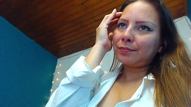 camila delarosa online show from 12/27/24, 06:31