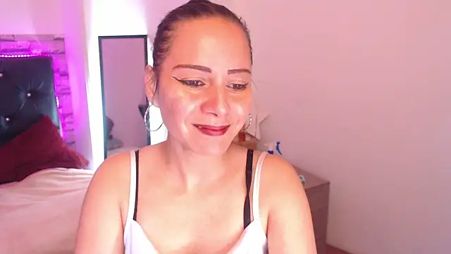 camila delarosa online show from 09/19/25, 04:18