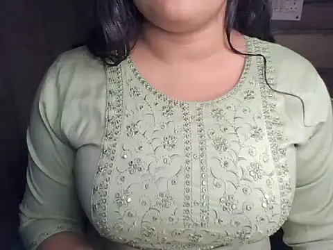 Snapshot of Trezza chatting on 11/12/25, 02:45 Trezza online show from 11/12/25, 02:45