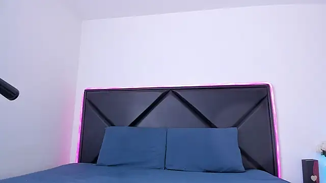 Snapshot of ScarlettAndClark chatting on 11/26/25, 02:51 ScarlettAndClark online show from 11/26/25, 02:51