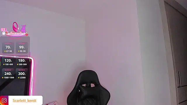 Snapshot of ScarlettAndClark chatting on 12/05/25, 10:24 ScarlettAndClark online show from 12/05/25, 10:24