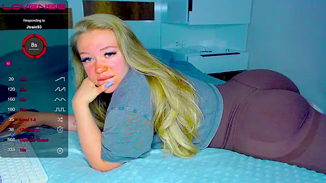 Snapshot of kitti_kaattt chatting on 11/18/25, 03:34 kitti kaattt online show from 11/18/25, 03:34