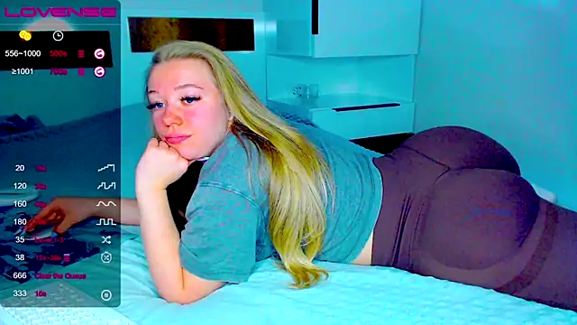 Snapshot of kitti_kaattt chatting on 11/25/25, 10:37 kitti kaattt online show from 11/25/25, 10:37