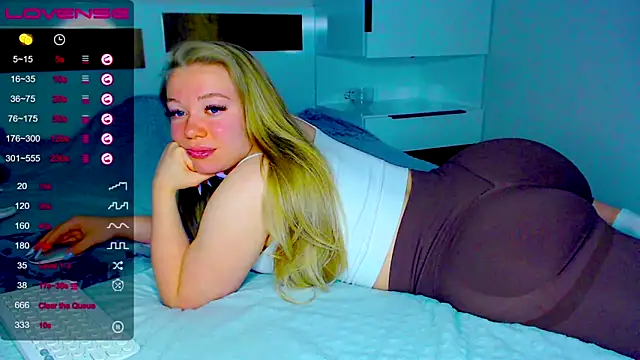 Snapshot of kitti_kaattt chatting on 11/26/25, 03:51 kitti kaattt online show from 11/26/25, 03:51