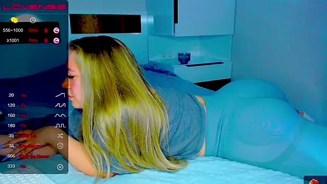 Snapshot of kitti_kaattt chatting on 11/29/25, 10:18 kitti kaattt online show from 11/29/25, 10:18