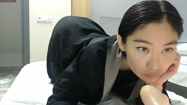Snapshot of Kunimitsuu_ chatting on 12/08/24, 08:15 Kunimitsuu online show from 12/08/24, 08:15