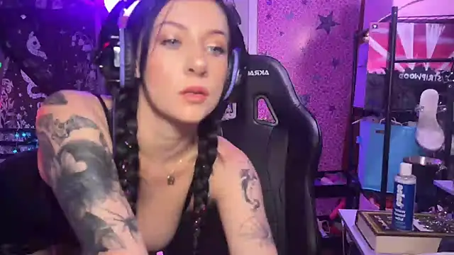 Snapshot of marleymaxwell chatting on 06/07/26, 04:16 marleymaxwell online show from 06/07/26, 04:16