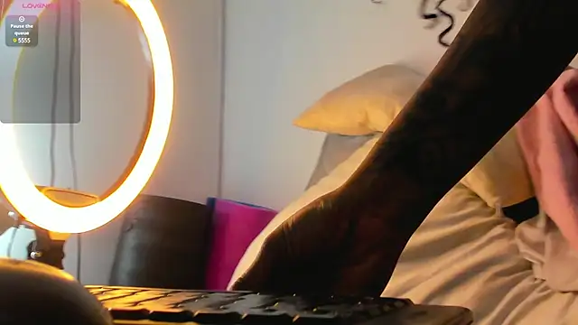 Alejandra Dunn online show from 02/25/25, 01:50