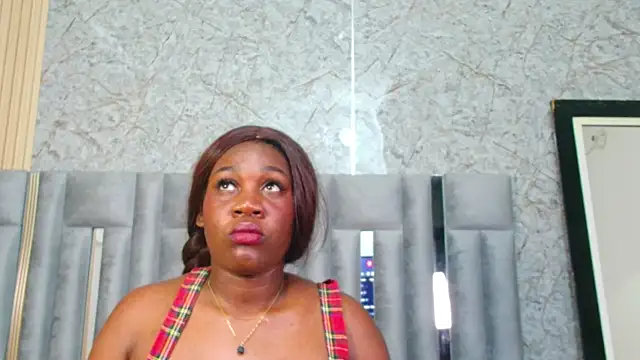 Snapshot of MiissBNasty chatting on 12/04/25, 02:43 MiissBNasty online show from 12/04/25, 02:43