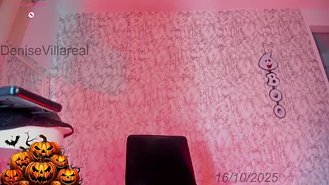 Snapshot of DeniseVillareal chatting on 10/16/25, 10:22 DeniseVillareal online show from 10/16/25, 10:22