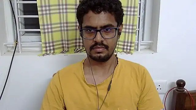 Snapshot of The_SHY_uncut chatting on 10/01/25, 05:19 The SHY uncut online show from 10/01/25, 05:19