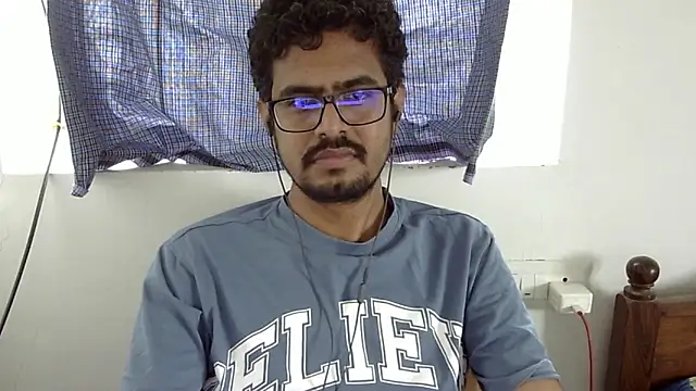 Snapshot of The_SHY_uncut chatting on 10/04/25, 04:43 The SHY uncut online show from 10/04/25, 04:43