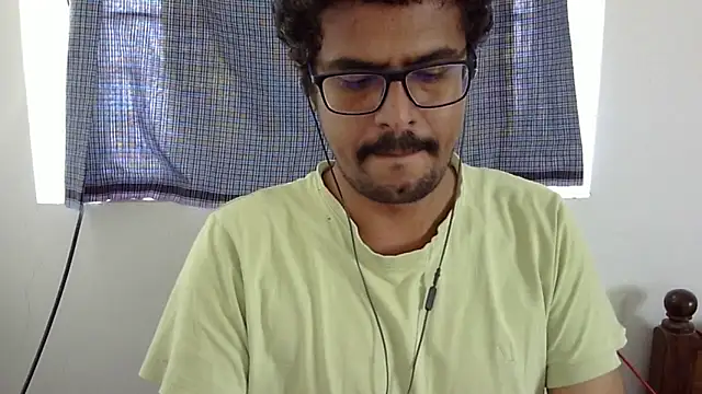 Snapshot of The_SHY_uncut chatting on 10/26/25, 07:03 The SHY uncut online show from 10/26/25, 07:03