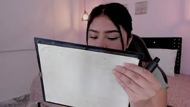 Oriana Guzman online show from 10/03/25, 12:18