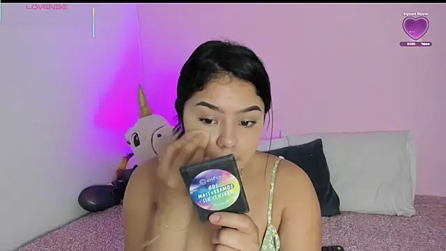 Oriana Guzman online show from 10/20/25, 11:27