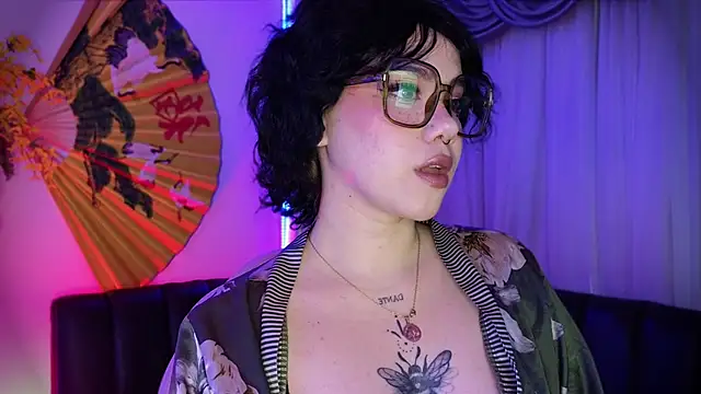 Snapshot of albaismynameX chatting on 09/15/25, 12:05 albaismynameX online show from 09/15/25, 12:05