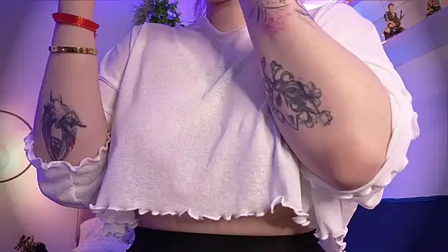 Snapshot of albaismynameX chatting on 09/27/25, 12:10 albaismynameX online show from 09/27/25, 12:10