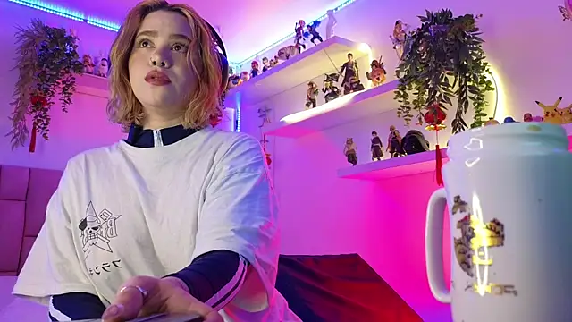 Snapshot of albaismynameX chatting on 11/03/25, 12:17 albaismynameX online show from 11/03/25, 12:17