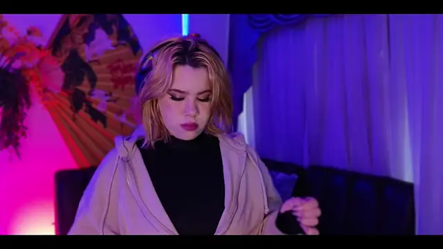 Snapshot of albaismynameX chatting on 11/10/25, 12:15 albaismynameX online show from 11/10/25, 12:15