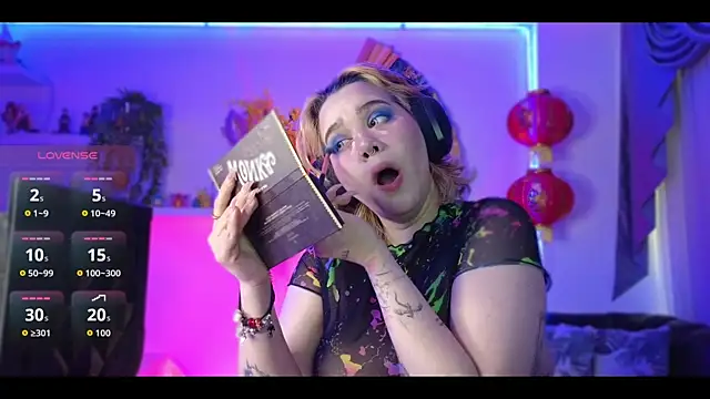 Snapshot of albaismynameX chatting on 11/12/25, 12:27 albaismynameX online show from 11/12/25, 12:27