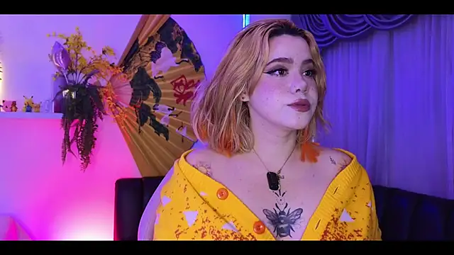 Snapshot of albaismynameX chatting on 11/15/25, 12:13 albaismynameX online show from 11/15/25, 12:13