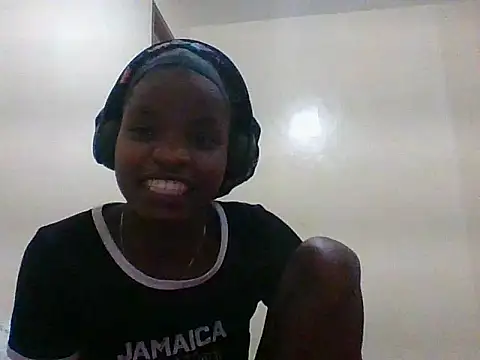 Snapshot of hotgal1112 chatting on 10/03/25, 08:39 hotgal1112 online show from 10/03/25, 08:39