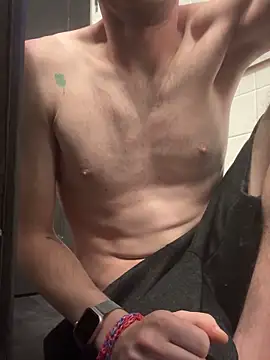 Snapshot of tleaper21101 chatting on 09/17/25, 03:24 tleaper21101 online show from 09/17/25, 03:24