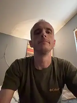 Snapshot of tleaper21101 chatting on 10/10/25, 04:17 tleaper21101 online show from 10/10/25, 04:17