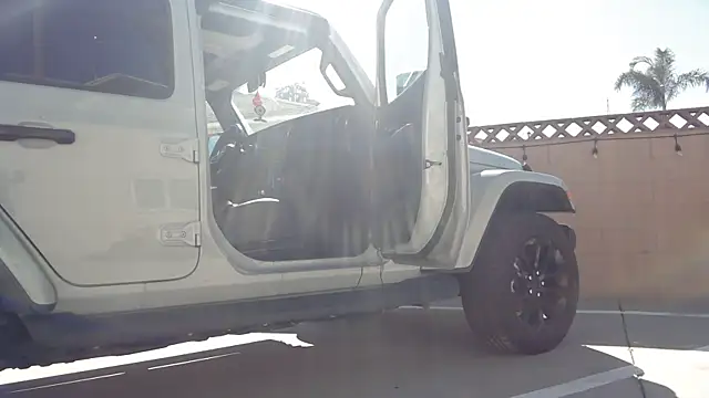 Snapshot of NatalieKneals chatting on 10/29/25, 08:43 NatalieKneals online show from 10/29/25, 08:43