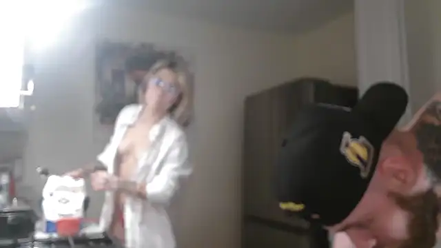 Snapshot of NatalieKneals chatting on 11/28/25, 05:43 NatalieKneals online show from 11/28/25, 05:43