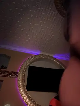 Snapshot of ORLA86 chatting on 11/14/25, 10:51 ORLA86 online show from 11/14/25, 10:51