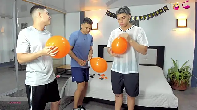 Snapshot of badguyss_bisex chatting on 11/21/25, 11:31 badguyss bisex online show from 11/21/25, 11:31