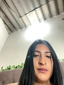 Snapshot of alondra_darling chatting on 10/25/25, 05:19 alondra darling online show from 10/25/25, 05:19