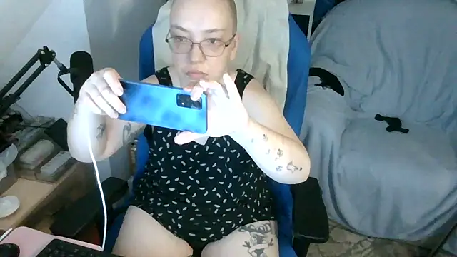 Isabella Geney online show from 06/30/26, 04:19