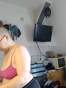 Isabella Geney online show from 07/02/26, 01:17