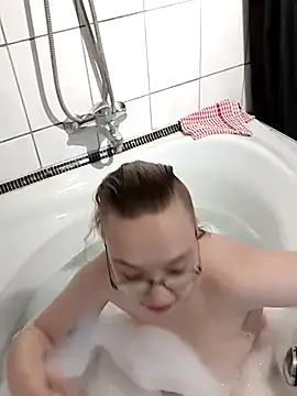 Isabella Geney online show from 07/03/26, 11:38