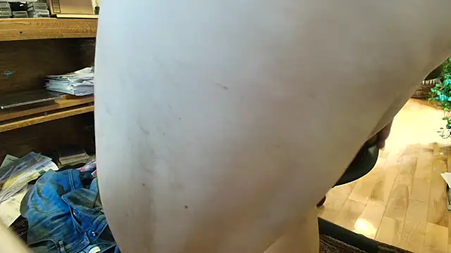 Snapshot of massive_cum chatting on 10/31/25, 05:14 massive cum online show from 10/31/25, 05:14