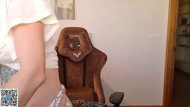 Neko Kimiko online show from 10/10/25, 10:47