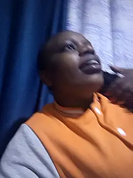 Snapshot of queen_arianna chatting on 11/13/25, 05:56 queen arianna online show from 11/13/25, 05:56