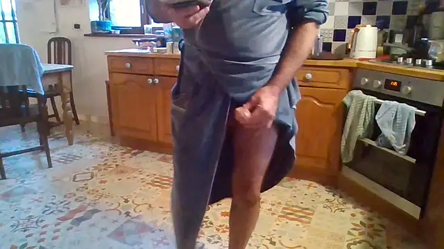 Snapshot of jakjak106 chatting on 12/16/25, 08:52 jakjak106 online show from 12/16/25, 08:52