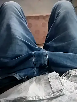 Snapshot of yoursexy1432 chatting on 09/13/25, 11:43 yoursexy1432 online show from 09/13/25, 11:43