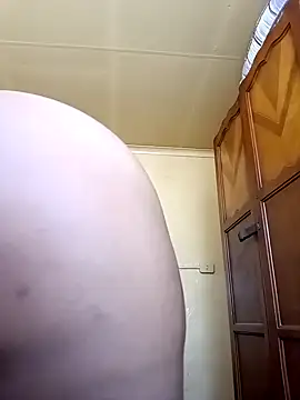 Snapshot of ThaBundaa chatting on 10/15/25, 11:43 ThaBundaa online show from 10/15/25, 11:43