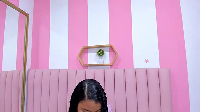 ISABELLA 020 online show from 12/18/24, 12:29