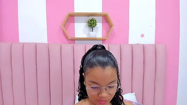 ISABELLA 020 online show from 01/10/25, 12:15