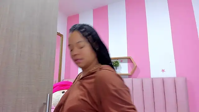 ISABELLA 020 online show from 10/07/25, 12:24