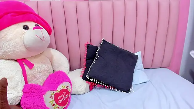 ISABELLA 020 online show from 10/30/25, 02:02