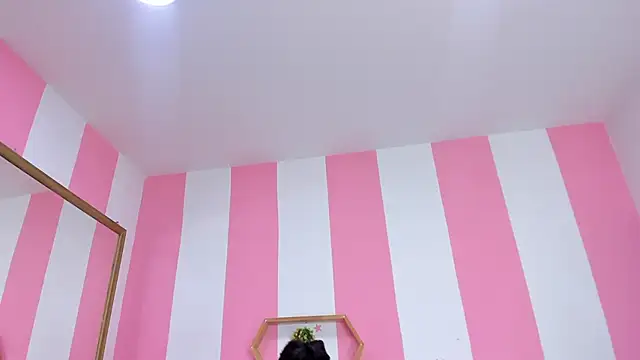 ISABELLA 020 online show from 05/15/26, 11:50